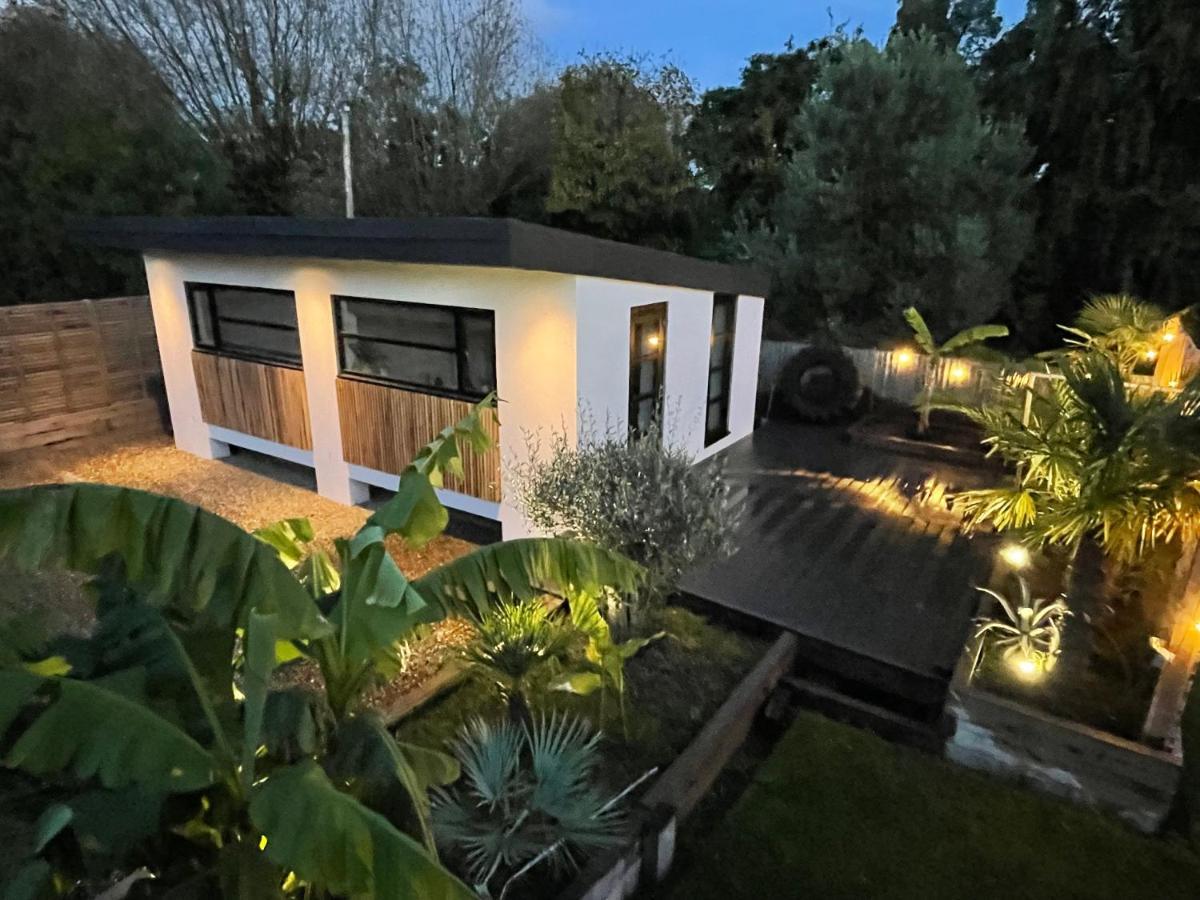 River Guest House With Jacuzzi Fire And Boat Hire Staines-upon-Thames Екстер'єр фото
