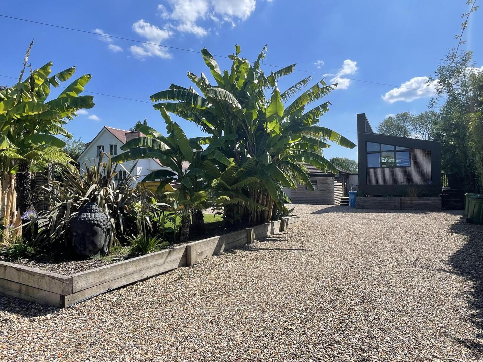 River Guest House With Jacuzzi Fire And Boat Hire Staines-upon-Thames Екстер'єр фото