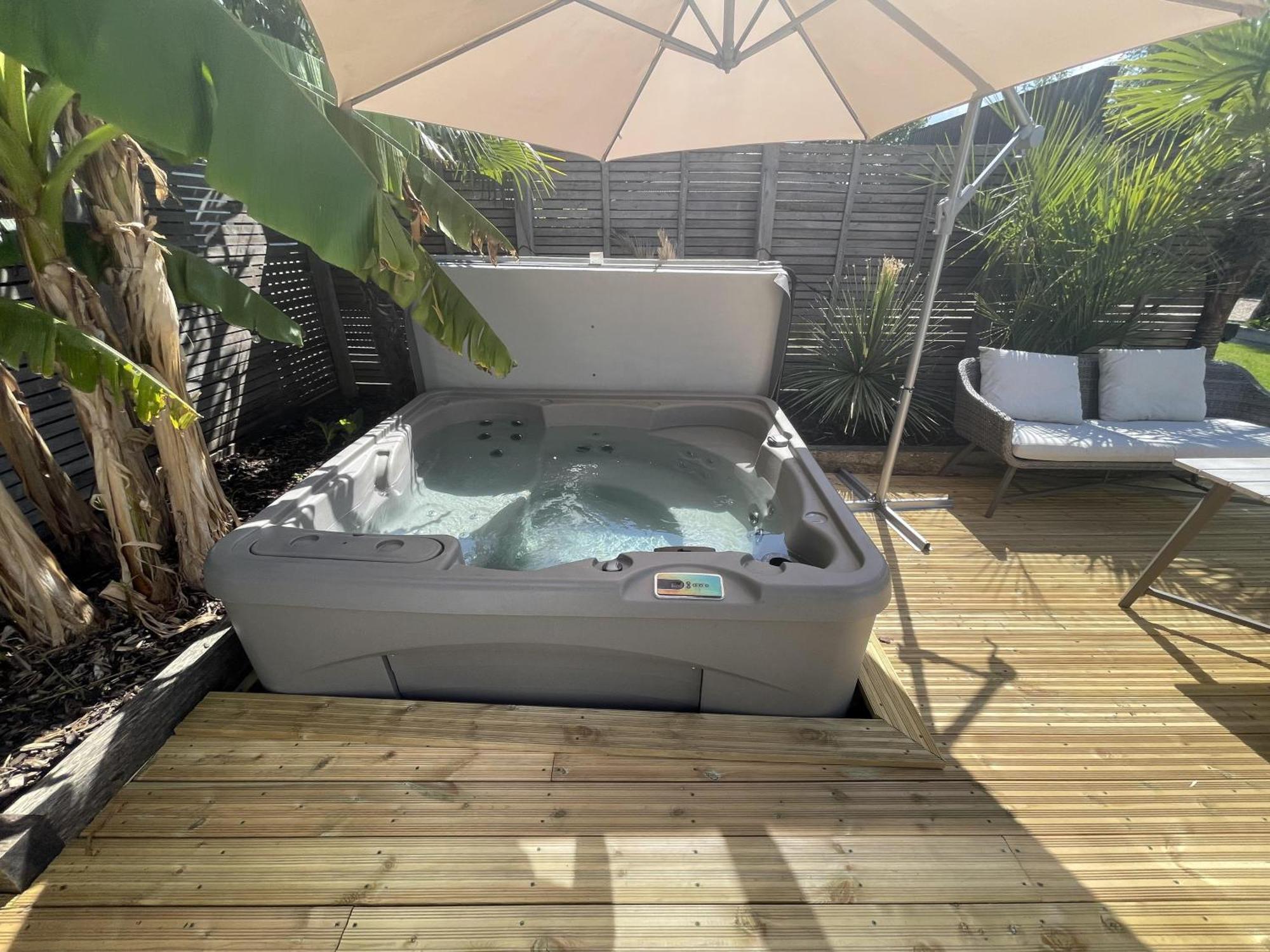 River Guest House With Jacuzzi Fire And Boat Hire Staines-upon-Thames Екстер'єр фото